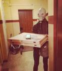 Прикрепленное изображение: Курьер в противогазе.jpg