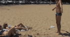 Прикрепленное изображение: Novy_sposob_znakomstva_s_devushkami_na_plyazhe.gif